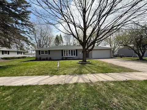 824 Voelker St, De Pere, WI 54115