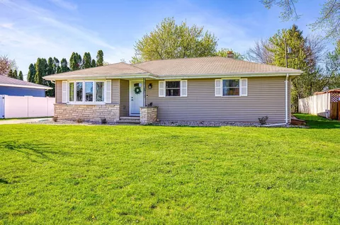1042 Shannon St, Neenah, WI 54956