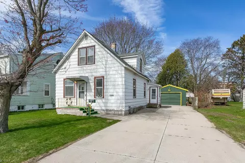 1108 Hawthorne St, Two Rivers, WI 54241