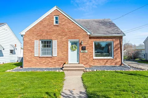 416 Fairview Ct, Green Bay, WI 54303