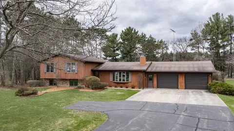 e2302 Barnhart Drive, Waupaca, WI 54981