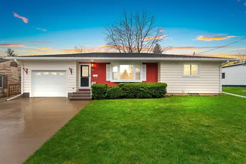 30 S Park St, Clintonville, WI 54929