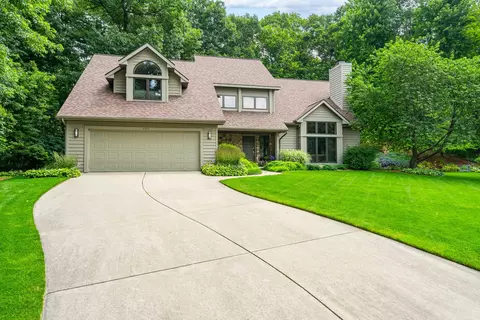 2495 Deerpath Dr, Green Bay, WI 54302