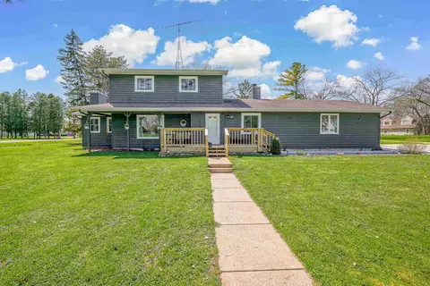 3877 Apple Ln, Oshkosh, WI 54902