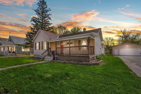 734 S Commercial St, Neenah, WI 54956