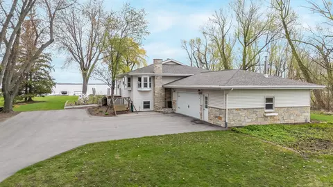 9262 Kumbier Rd, Winneconne, WI 54986