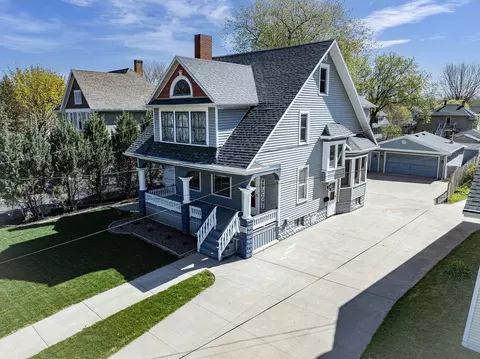 356 Naymut St, Menasha, WI 54952
