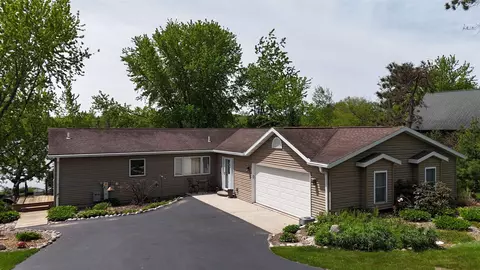 n1423 Silver Canoe Road, Keshena, WI 54135