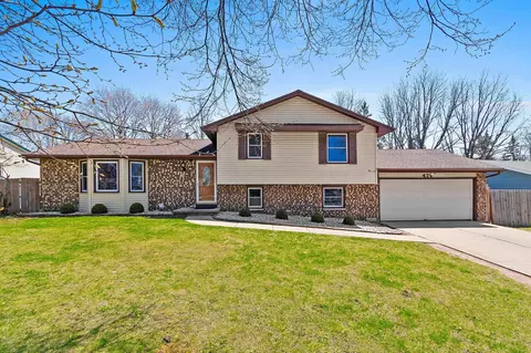 479 Edelweiss Dr, Green Bay, WI 54302