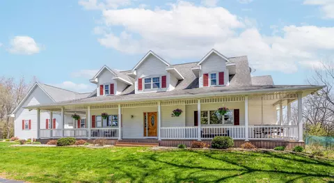 876 Jaworski Rd, Pulaski, WI 54162