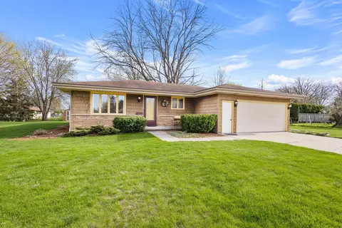 9 Eastfield Ct, Appleton, WI 54915