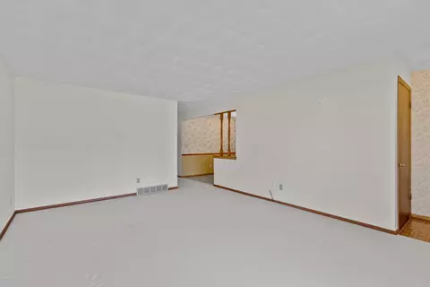 9 Eastfield Ct, Appleton, WI 54915 photo 10