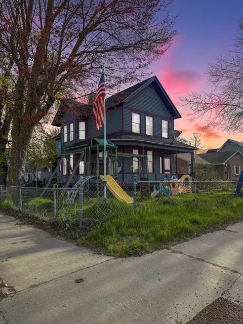 1526 10th Ave, Menominee, MI 49858