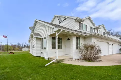 2020 Autumn Ln, Kaukauna, WI 54130