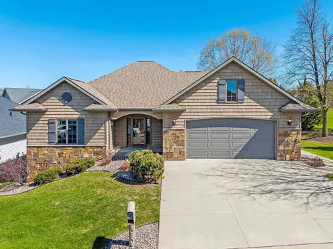 w6957 Brackenwood Lane, Greenville, WI 54942