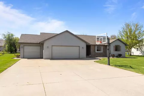 w5569 Mile Long Drive, Appleton, WI 54915