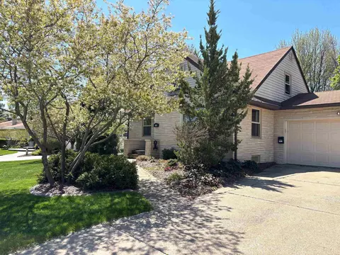 1017 Buchanan St, Little Chute, WI 54140