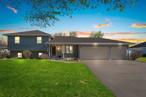 w7038 Bluebluff Way, Greenville, WI 54942