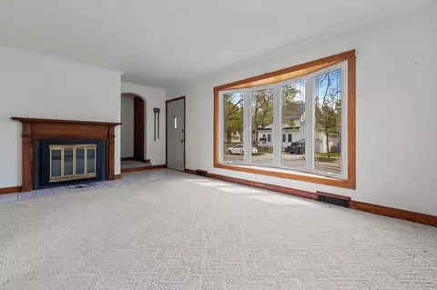 909 N Summit St, Appleton, WI 54914 photo 4