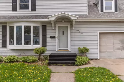 909 N Summit St, Appleton, WI 54914 photo 3