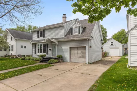 909 N Summit St, Appleton, WI 54914
