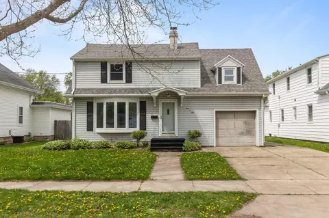 909 N Summit St, Appleton, WI 54914 photo 2
