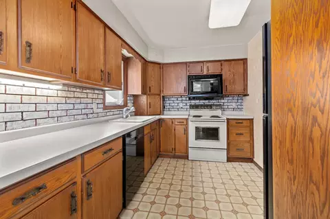 909 N Summit St, Appleton, WI 54914 photo 12