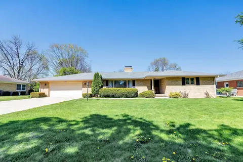 151 Hilltop Dr, Green Bay, WI 54301