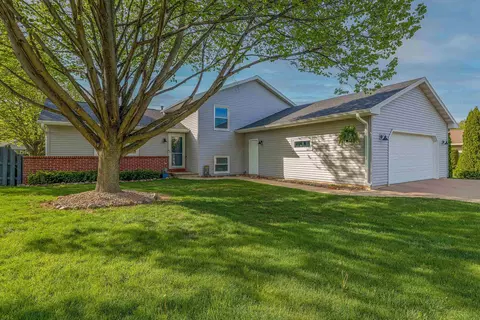 2822 Ruschfield Dr, Oshkosh, WI 54904