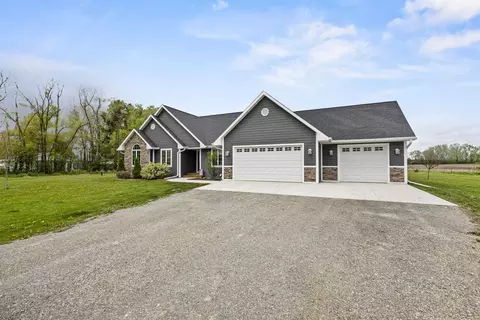 Exterior - 5580 Springbrook Rd, Omro, WI 54963 photo 12 of 17