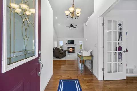 Entry Way - 5580 Springbrook Rd, Omro, WI 54963 photo 1 of 6