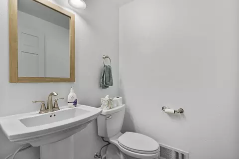 Bath - 5580 Springbrook Rd, Omro, WI 54963 photo 1 of 3