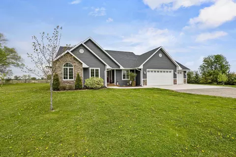 Exterior - 5580 Springbrook Rd, Omro, WI 54963 photo 11 of 17