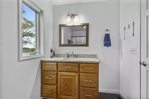 Bath - 5580 Springbrook Rd, Omro, WI 54963 photo 2 of 3