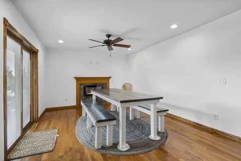 Dining - 5580 Springbrook Rd, Omro, WI 54963 photo 5 of 5