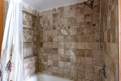 Bath - 1336 W Grant St, Appleton, WI 54914 photo 3 of 4