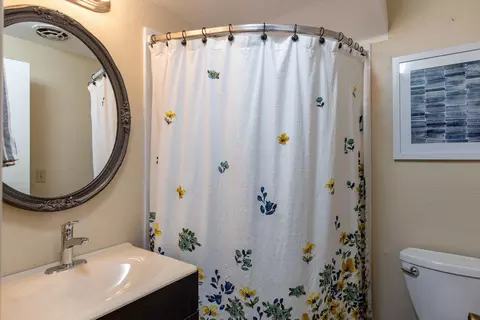 Bath - 1336 W Grant St, Appleton, WI 54914 photo 4 of 4