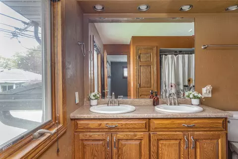 Bath - 1336 W Grant St, Appleton, WI 54914 photo 1 of 4