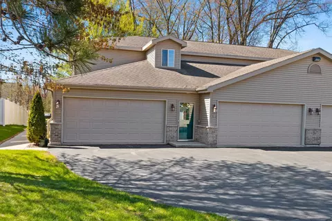 1499 Snow Shoe Trl #10, Suamico, WI 54173