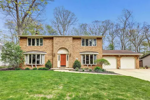 419 E Le Capitaine Cir, Green Bay, WI 54302
