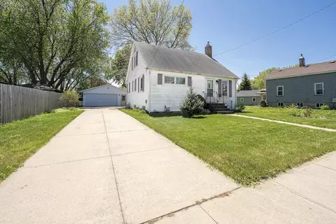 1341 Otter Ave, Oshkosh, WI 54901