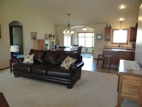 Living - 2312 E Plank Cir #D, Appleton, WI 54915 photo 2 of 4