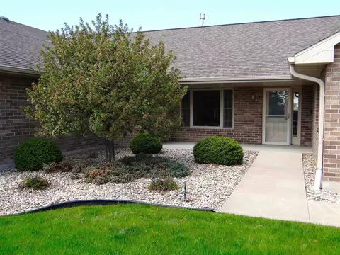 Exterior - 2312 E Plank Cir #D, Appleton, WI 54915 photo 1 of 5