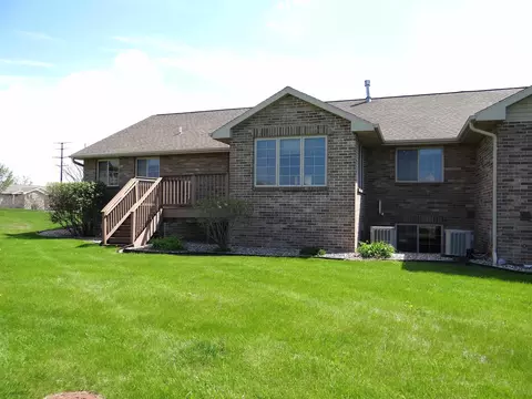 Exterior - 2312 E Plank Cir #D, Appleton, WI 54915 photo 5 of 5