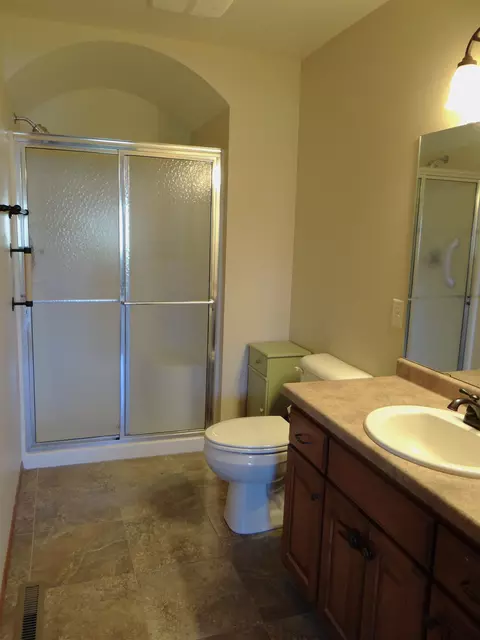 Bath - 2312 E Plank Cir #D, Appleton, WI 54915 photo 1 of 4