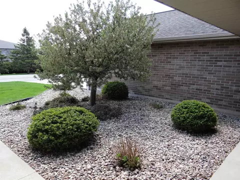 Exterior - 2312 E Plank Cir #D, Appleton, WI 54915 photo 2 of 5