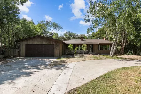 1491 S Oakwood Rd, Oshkosh, WI 54904