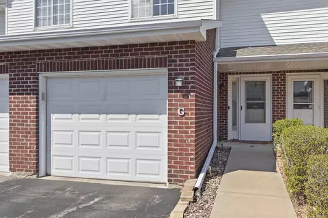 1917 Riverside Dr #G, Green Bay, WI 54313