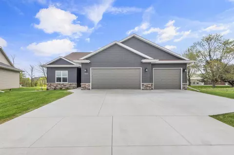3153 Lazy Oak Ct, Green Bay, WI 54311