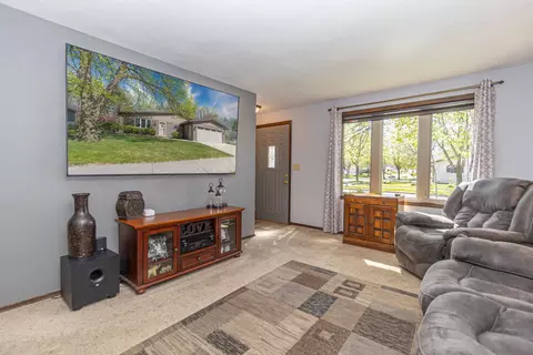 68 Solar Cir, Appleton, WI 54915 photo 4